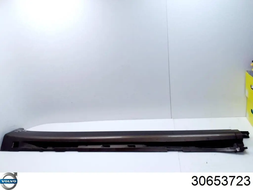 Накладка (молдинг) порога наружная правая Volvo 30653723