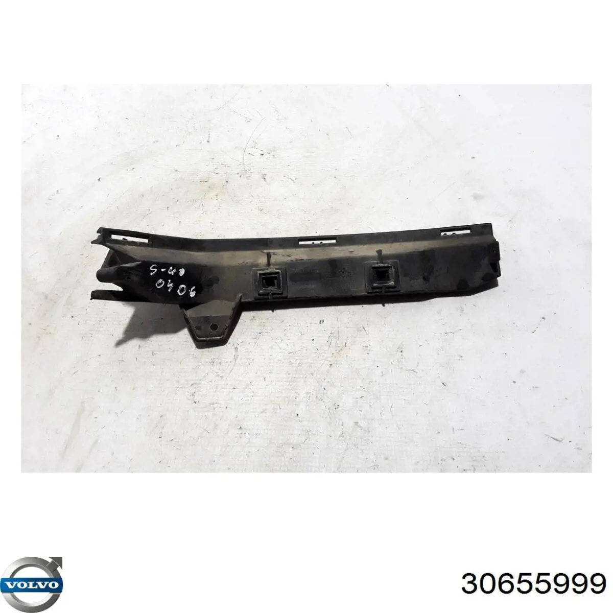 Крепление бамера правое Volvo 30655999 цена, от 29.77 USD