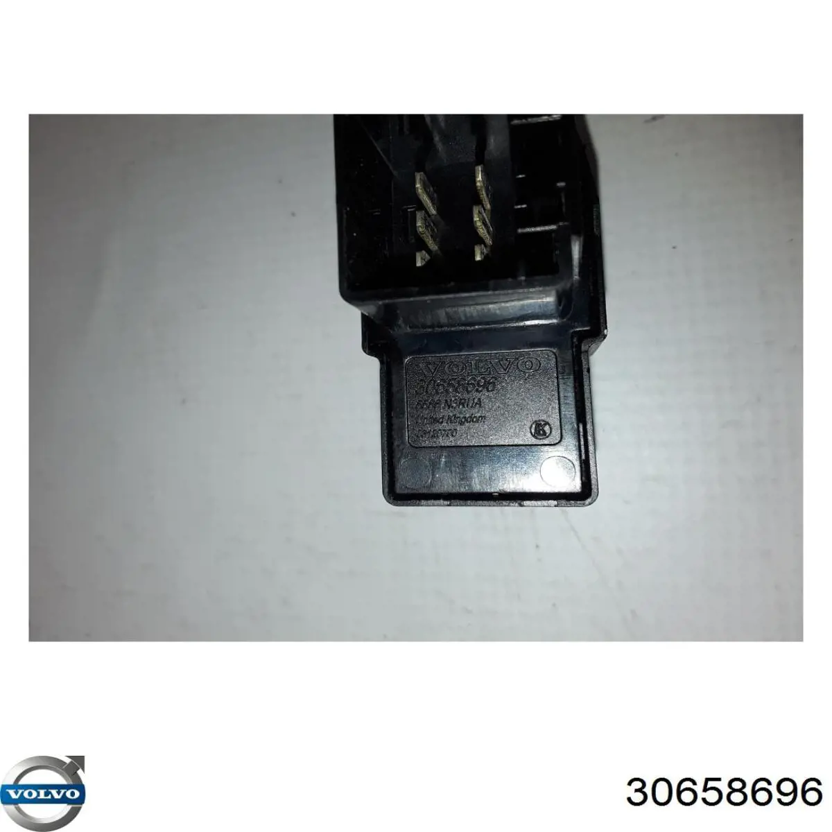 Купить 30658696 Volvo Кнопка подъемника заднего стекла