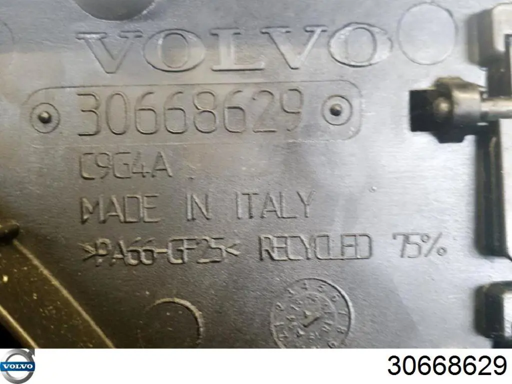 Диффузор вентилятора в сборе с мотором и крыльчаткой 30668629 Volvo