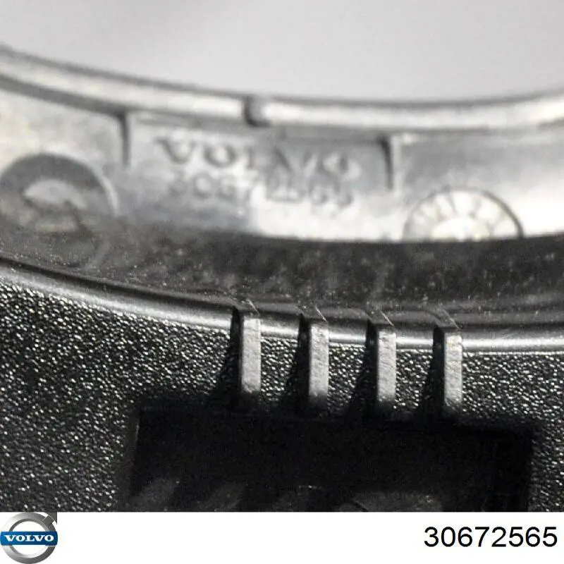 Купить 30672565 Volvo Накладка декоративная центральной консоли
