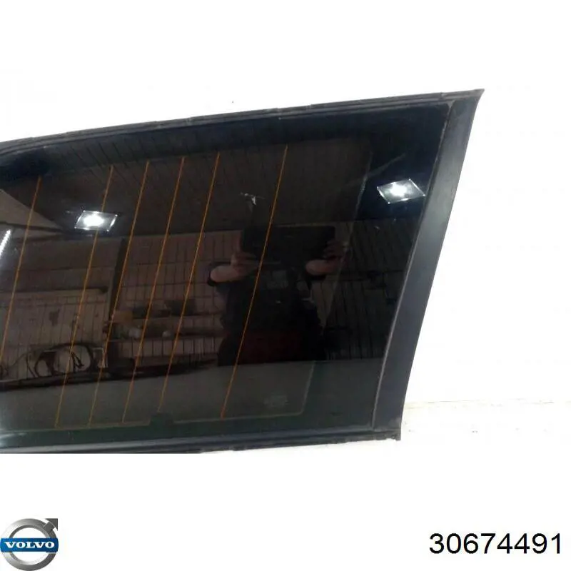 Купить 30779653 Volvo Стекло кузова (багажного отсека) правое