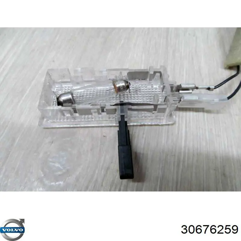 Плафоны внутреннего освещения Volvo 30676259 цена, от 11.26 USD