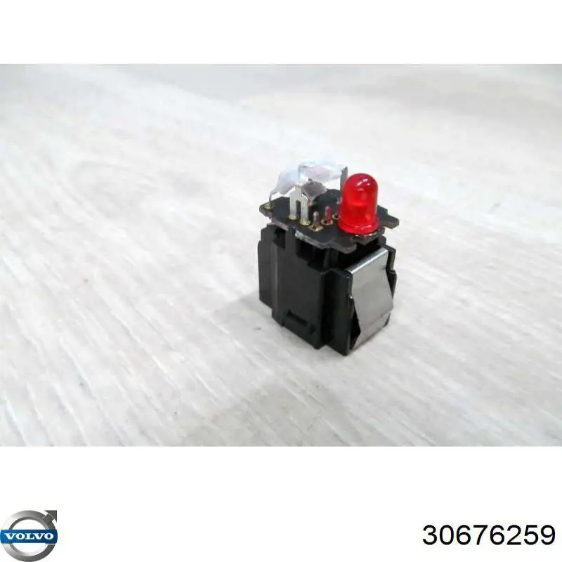 Купить 30676259 Volvo Плафон салона