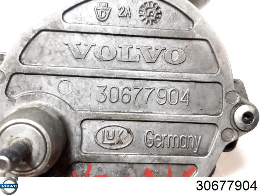 Насос вакуумный Volvo 30677904