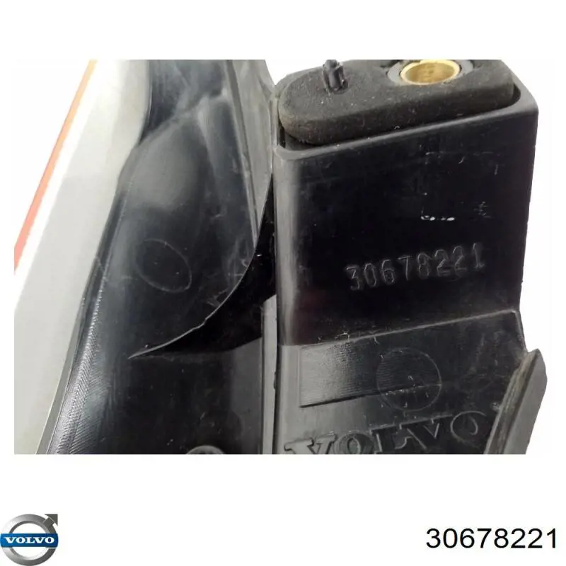 Купить 30678221 Volvo Фонарь задний правый верхний