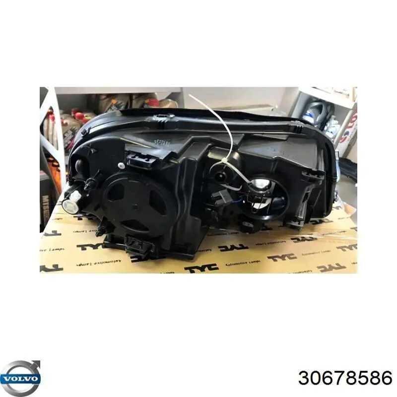 Левая фара 30678586 Volvo