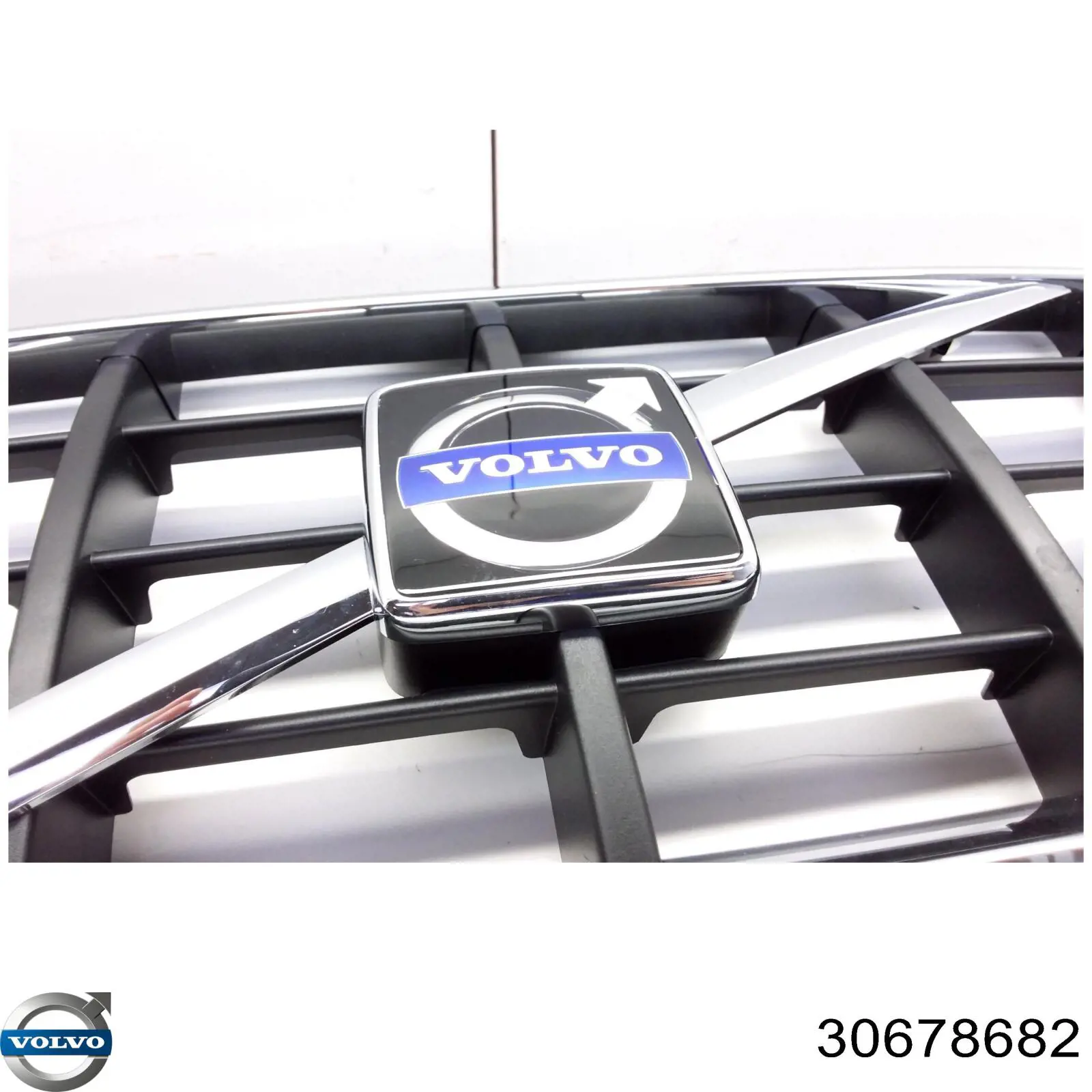 Купить 30678682 Volvo Решетка радиатора
