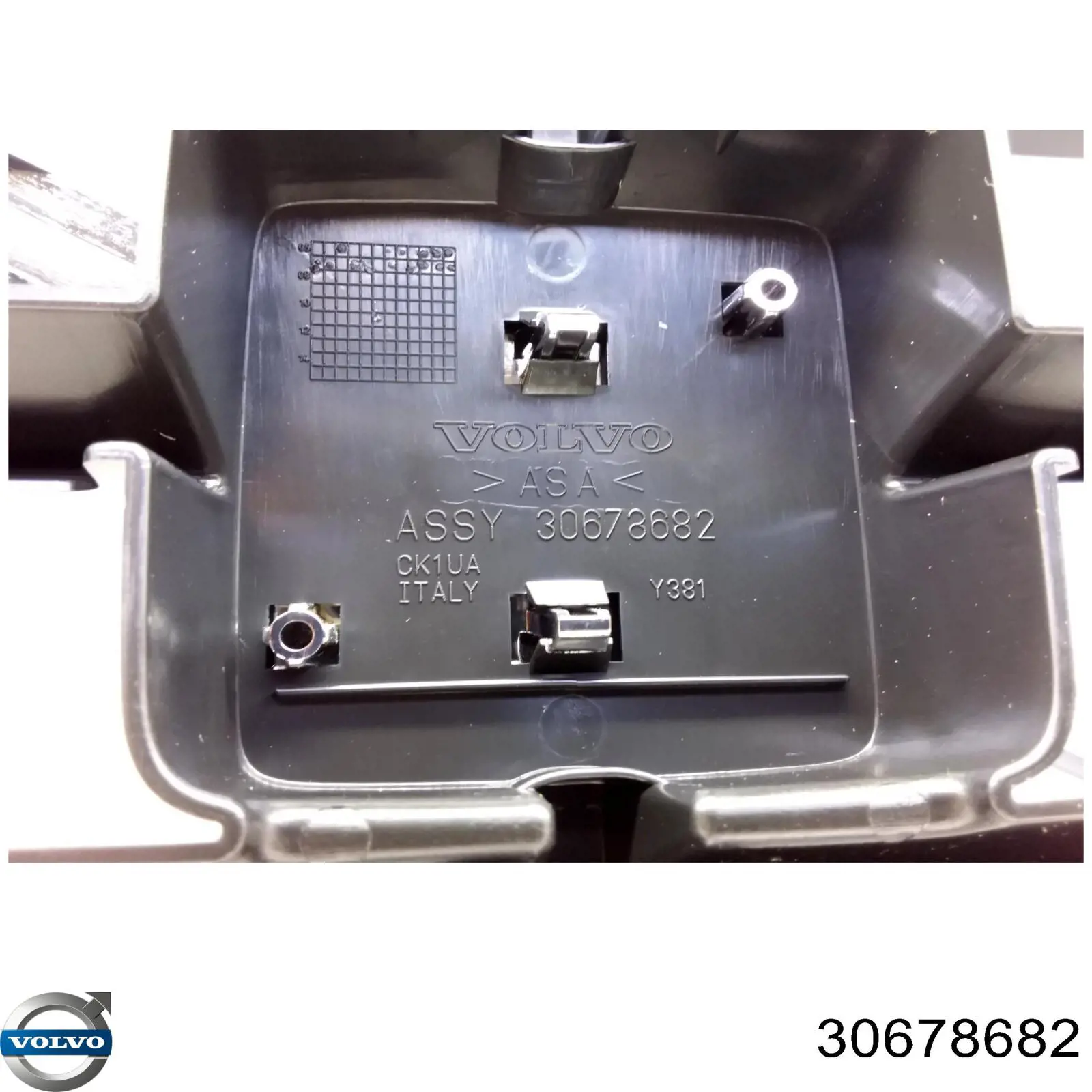 Облицовка радиатора Volvo 30678682 цена, от 434.05 USD