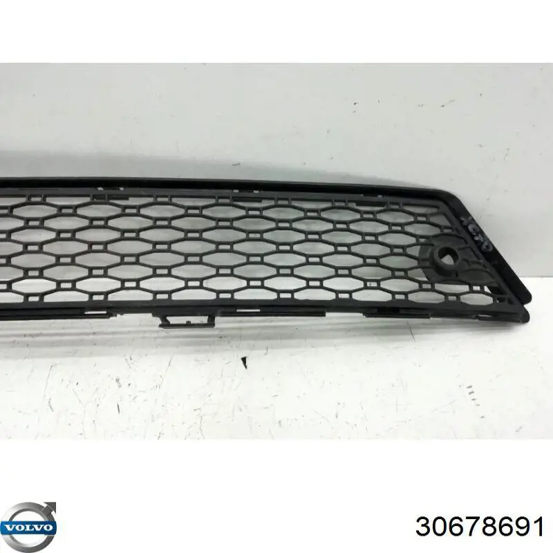 Облицовка радиатора Volvo 30678691 цена, от 73.30 USD