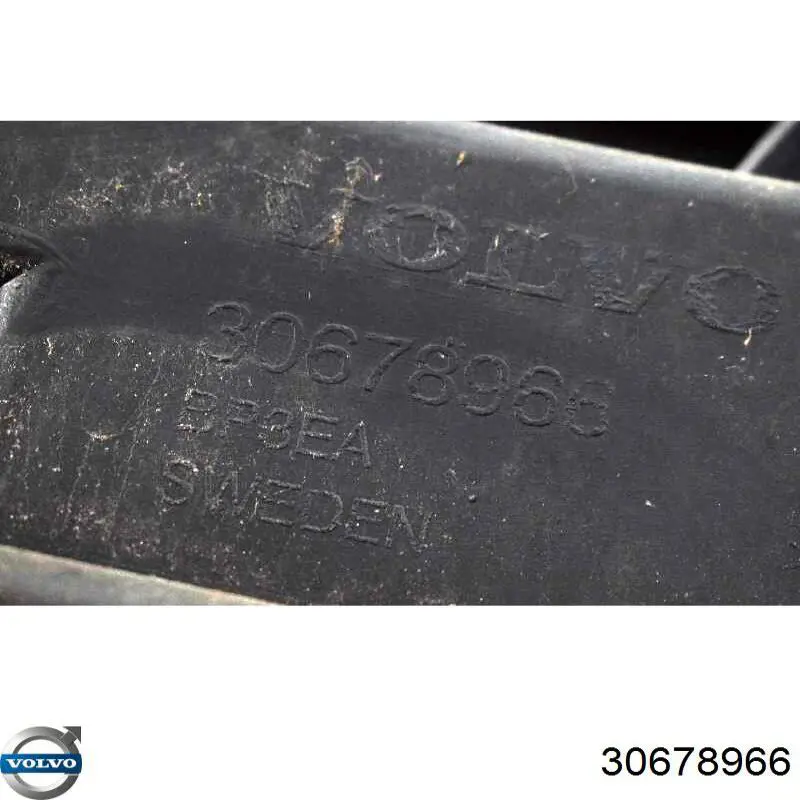 Купить 30678966 Volvo Кронштейн бампера заднего центральный