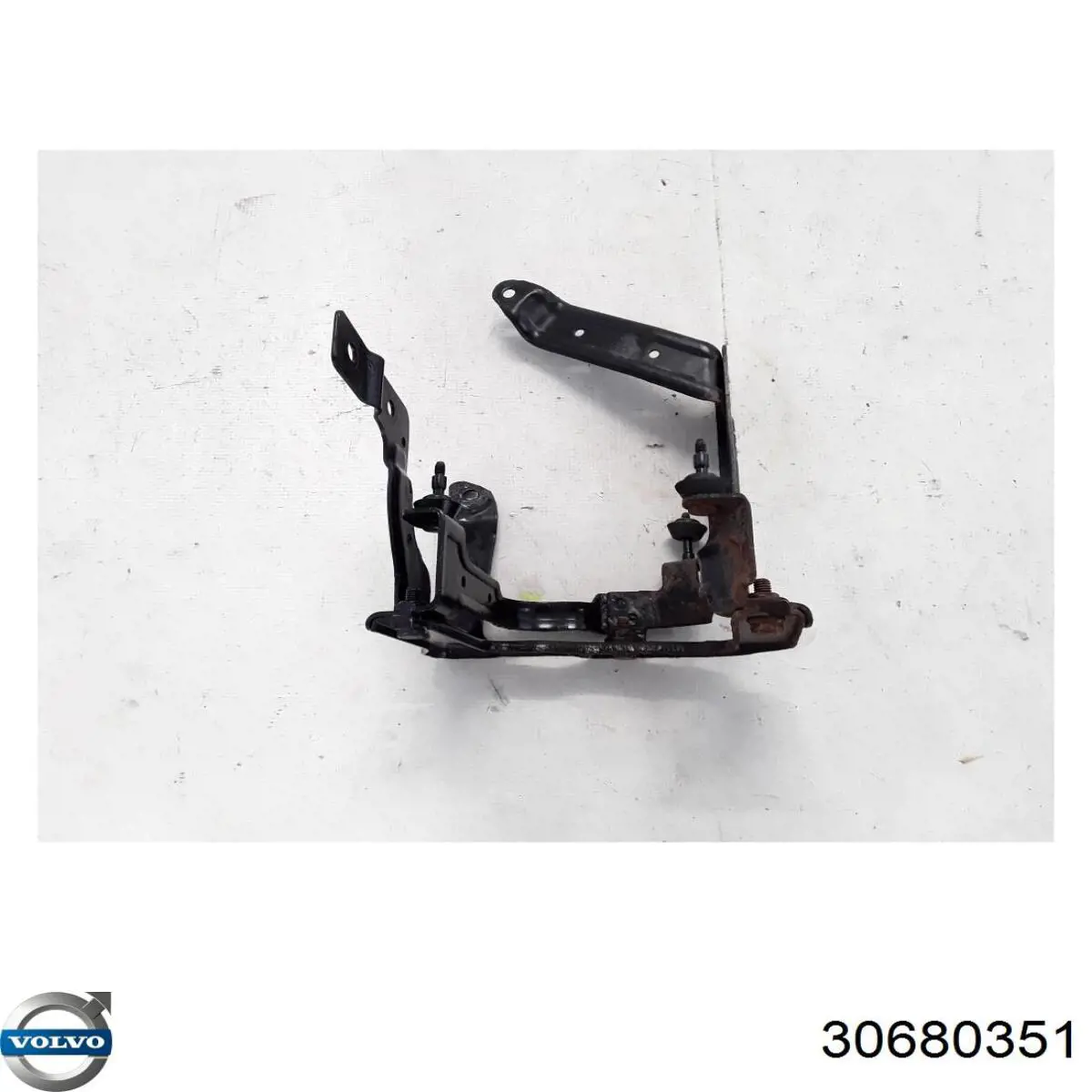Купить 30680351 Volvo Крепление силового цилиндра (гидроусилителя)
