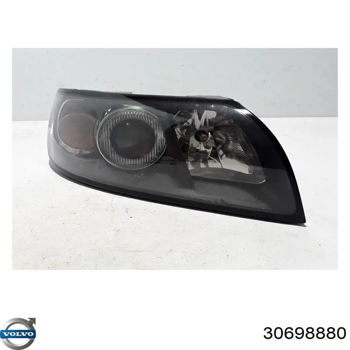 Купить 30698880 Volvo Фара основная правая