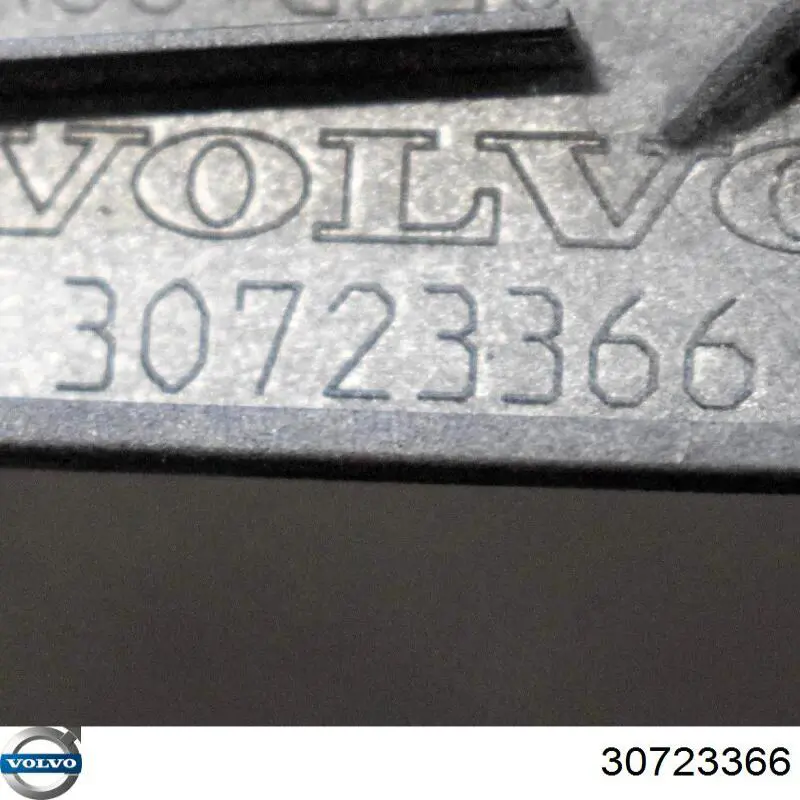 Левый верхний кронштейн радиатора 30723366 Volvo