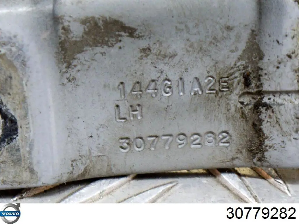 Купить 30779282 Volvo Завеса капота левая