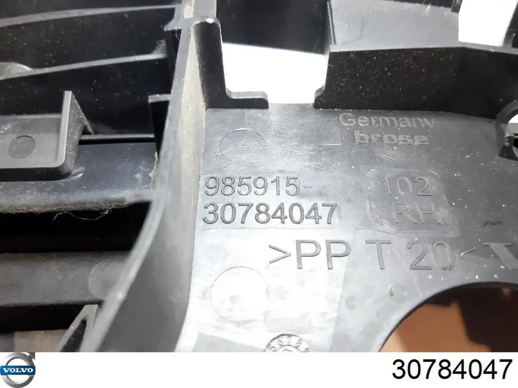 Держатель наружной ручки двери передней правой Volvo 30784047 цена, от 11.33 USD