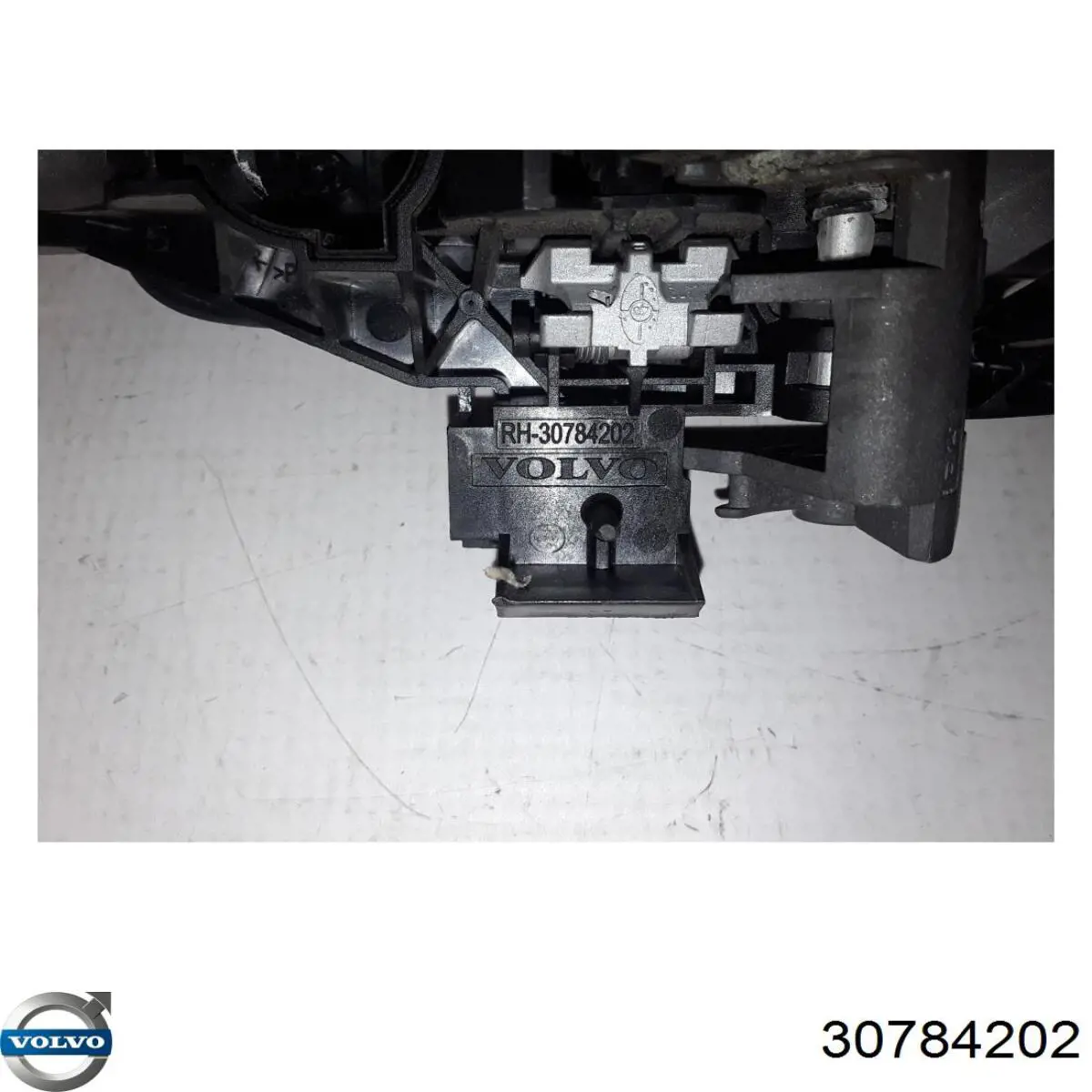 Держатель наружной ручки двери задней левой Volvo 30784202 цена, от 12.04 USD