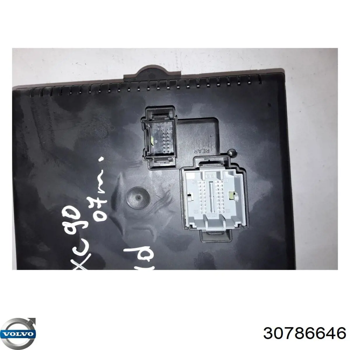 Блок предохранителей задний салонный Volvo 30786646 цена, от 12.74 USD