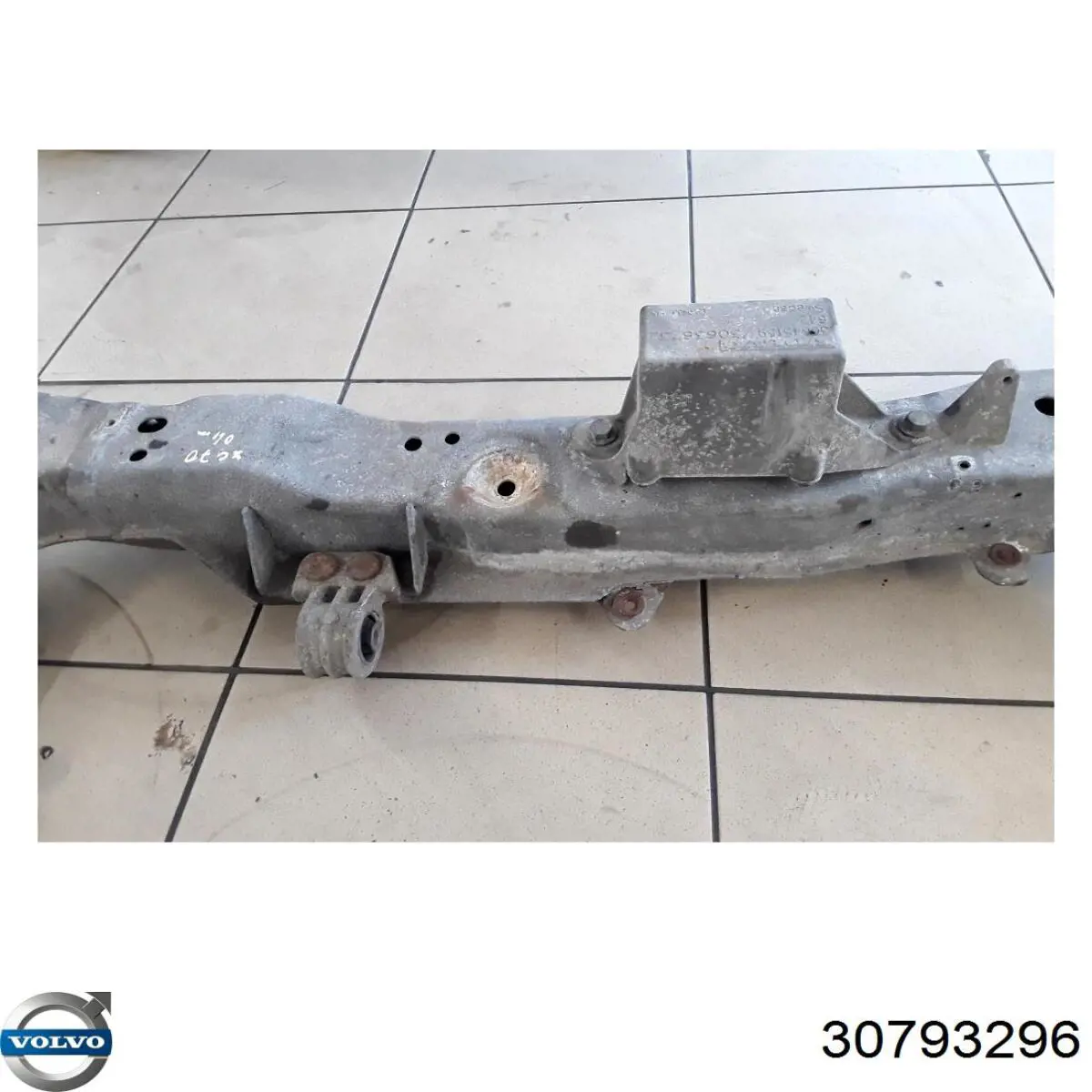 Передняя балка Volvo 30793296 цена, от 1892.62 USD