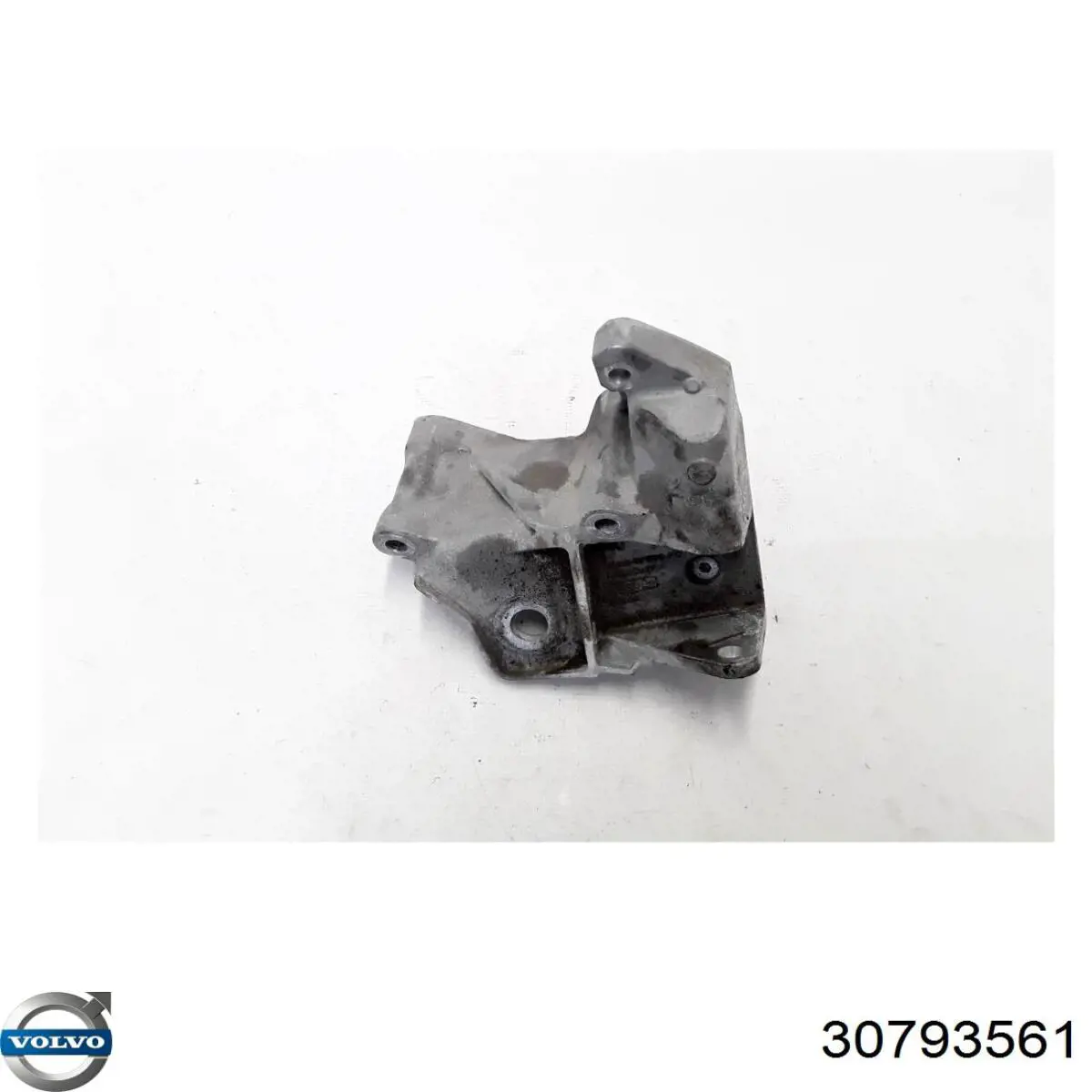 Кронштейн подушки (опоры) двигателя правой 8250518 Volvo