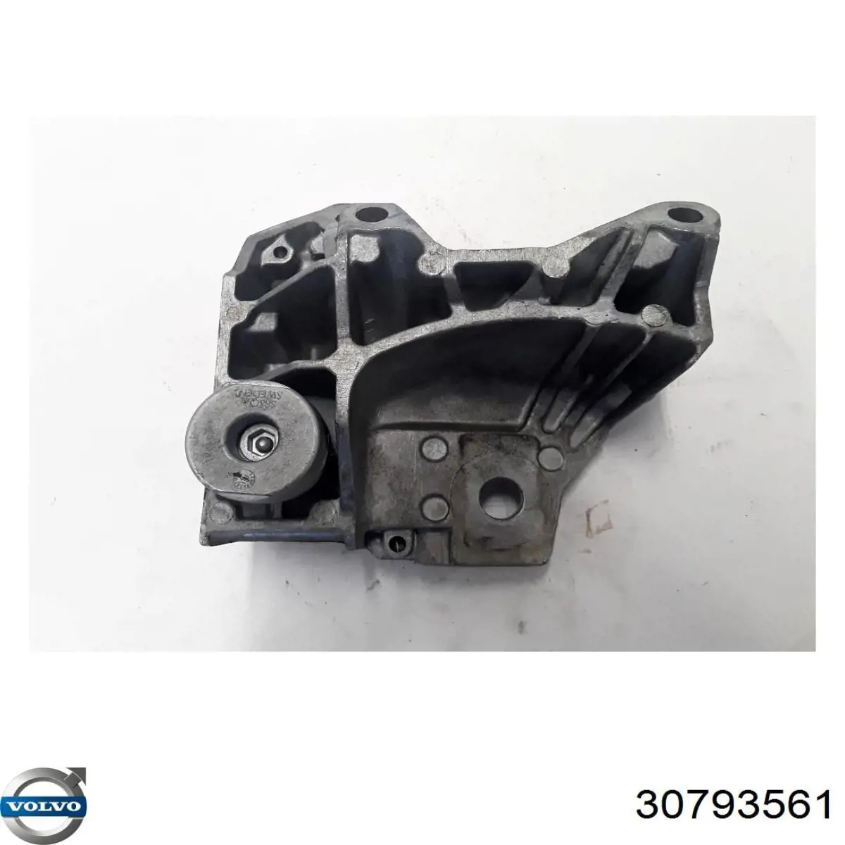 Кронштейн подушки (опоры) двигателя, правой Volvo 8250518