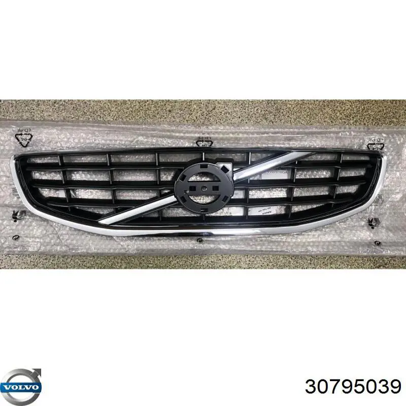 Купить 30795039 Volvo Решетка радиатора