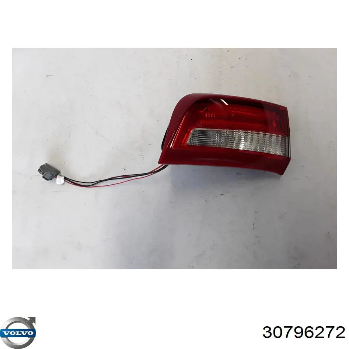 Фонарь задний внутренний правый Volvo 30796272