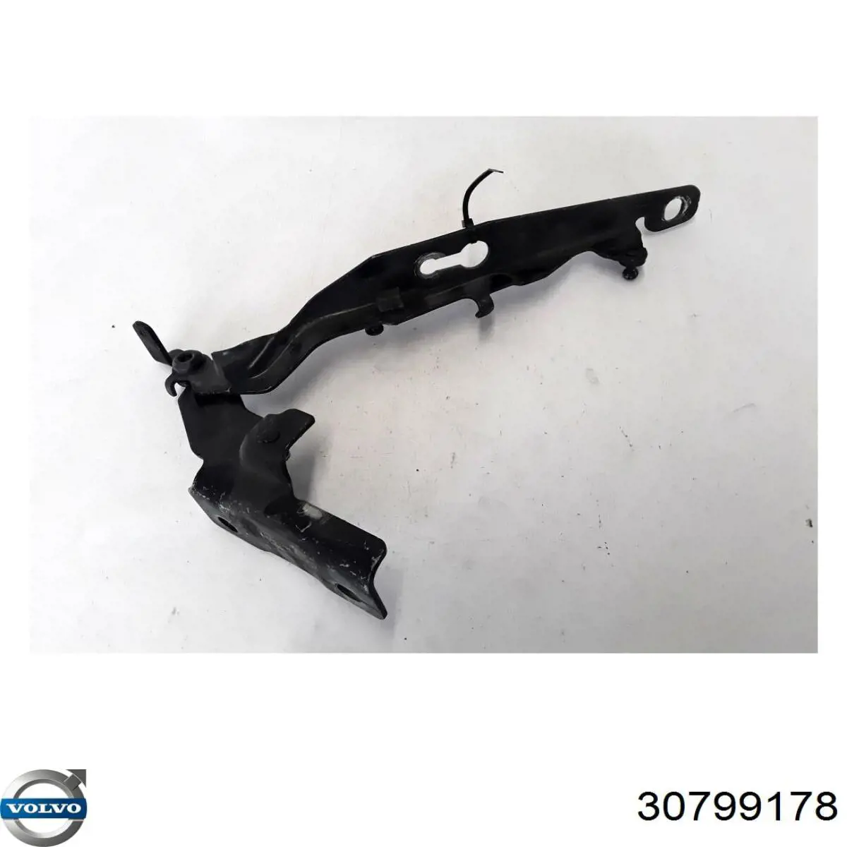 Купить 30799178 Volvo Завеса капота левая