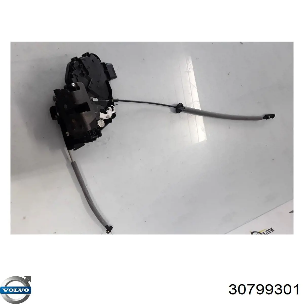 Купить 30799301 Volvo Замок передней правой двери