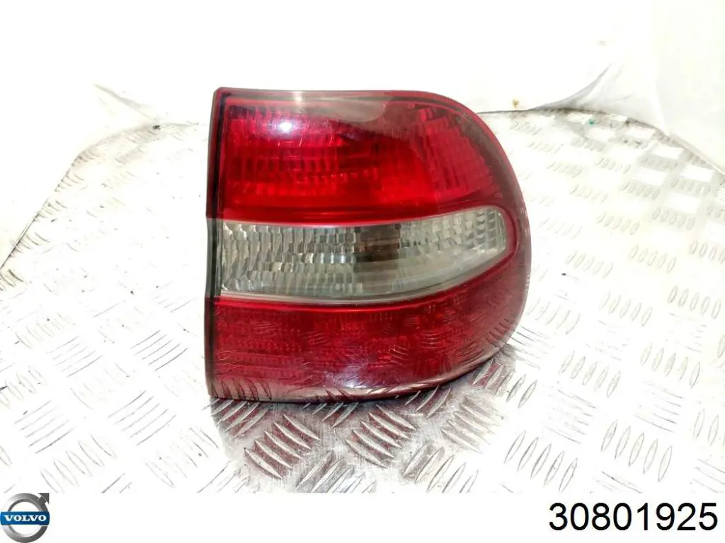 Купить 30801925 Volvo Задняя правая фара