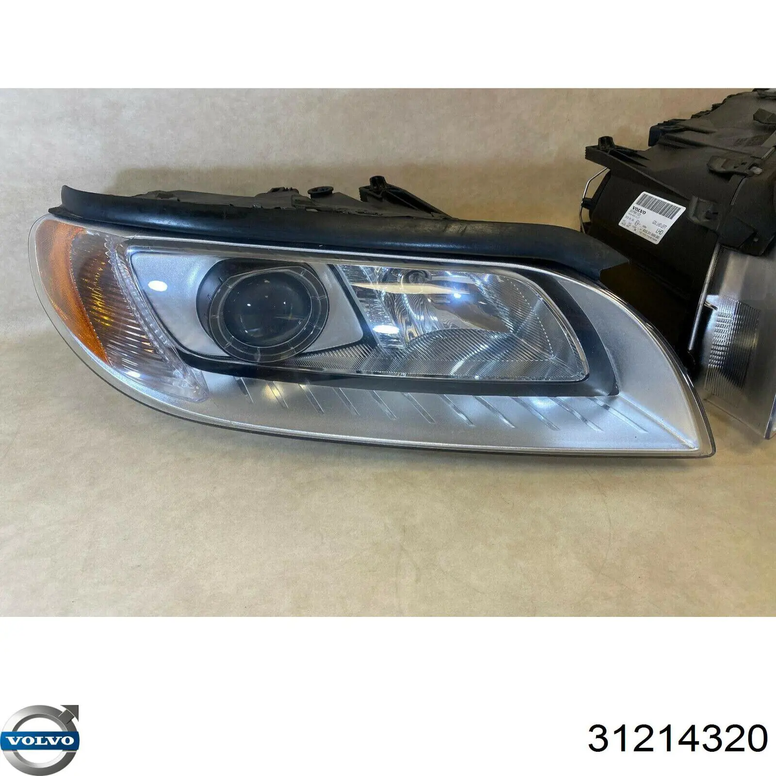 Правая фара 31214320 Volvo