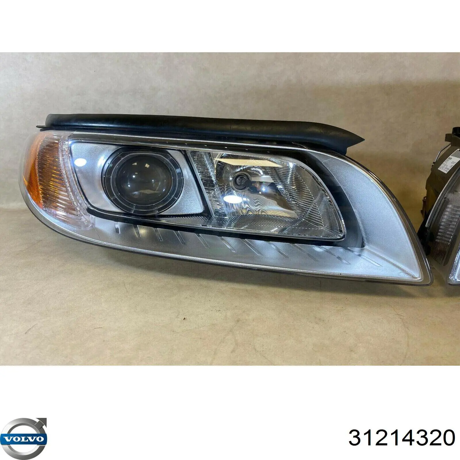 Правая блок фара Volvo 31214320 цена, от 1346.10 USD