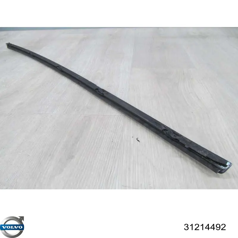 Молдинг лобового стекла левый 31214492 Volvo