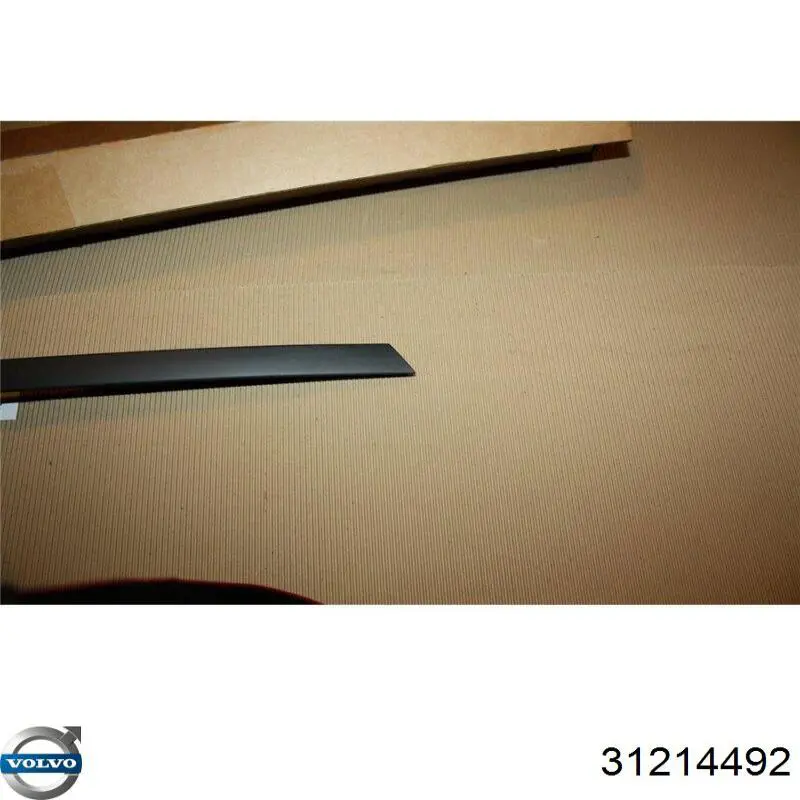 Защитная накладка переднего стекла левая Volvo 31214492 цена, от 63.35 USD