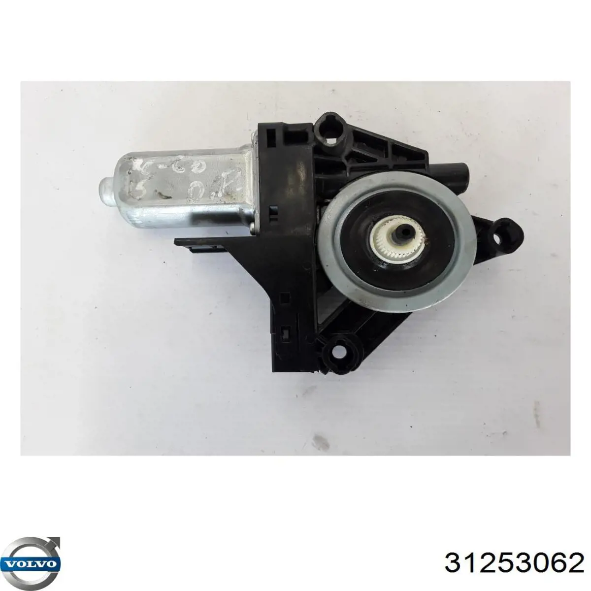 Мотор стеклоподъемника двери передней правой Volvo 31253062 цена, от 14.34 USD