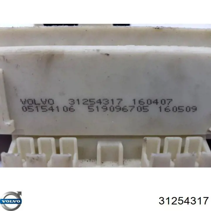 Блок предохранителей задний салонный Volvo 8690721 цена, от 76.01 USD