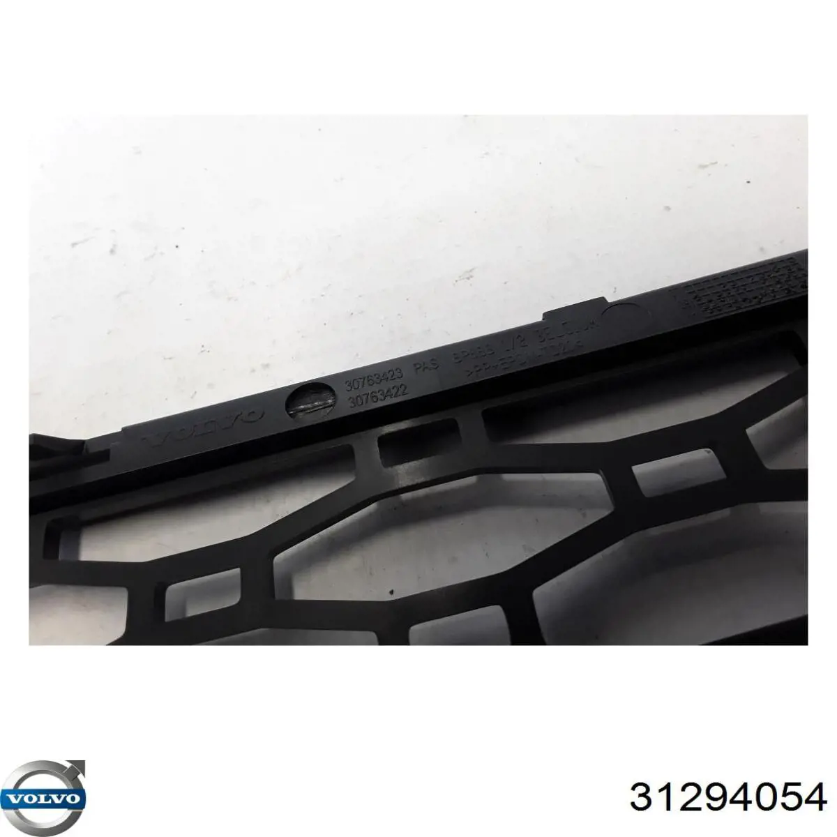 Решетка радиатора 30763423 Volvo