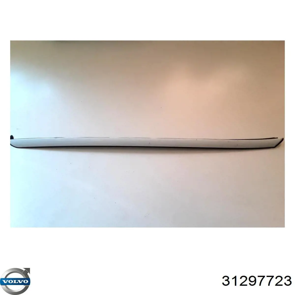 Молдинг лобового стекла правый 31297723 Volvo