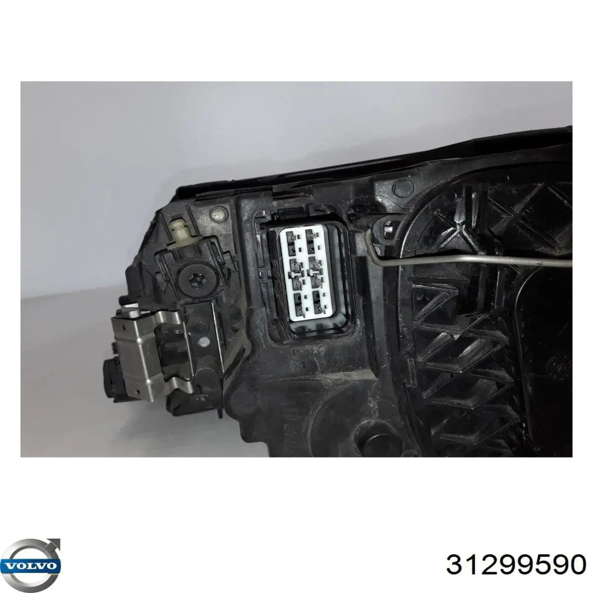 Купить 31299590 Volvo Фара основная правая
