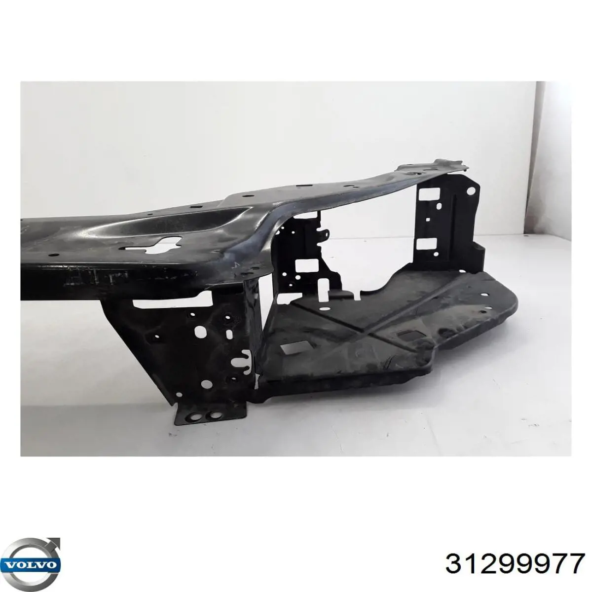 Рамка радиатора 31335558 Volvo