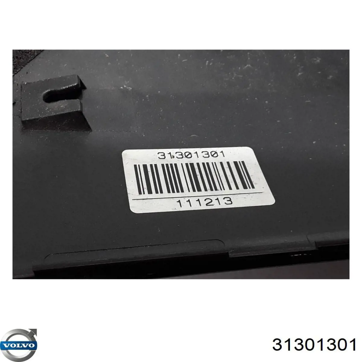 31301301 Volvo Накладка крышки багажника