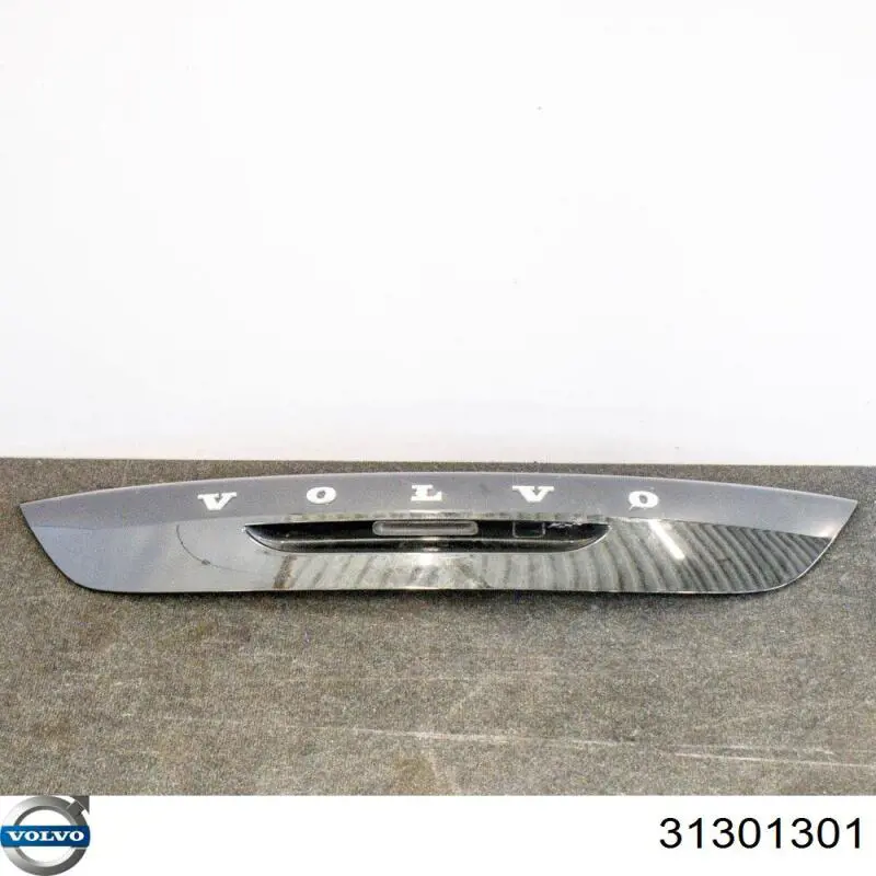 Накладка крышки багажника 31301301 Volvo