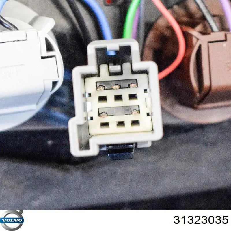 Купить 31323035 Volvo Задняя правая фара