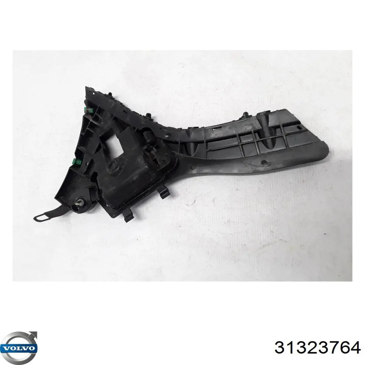 31323764 Volvo Кронштейн бампера заднего внешний правый