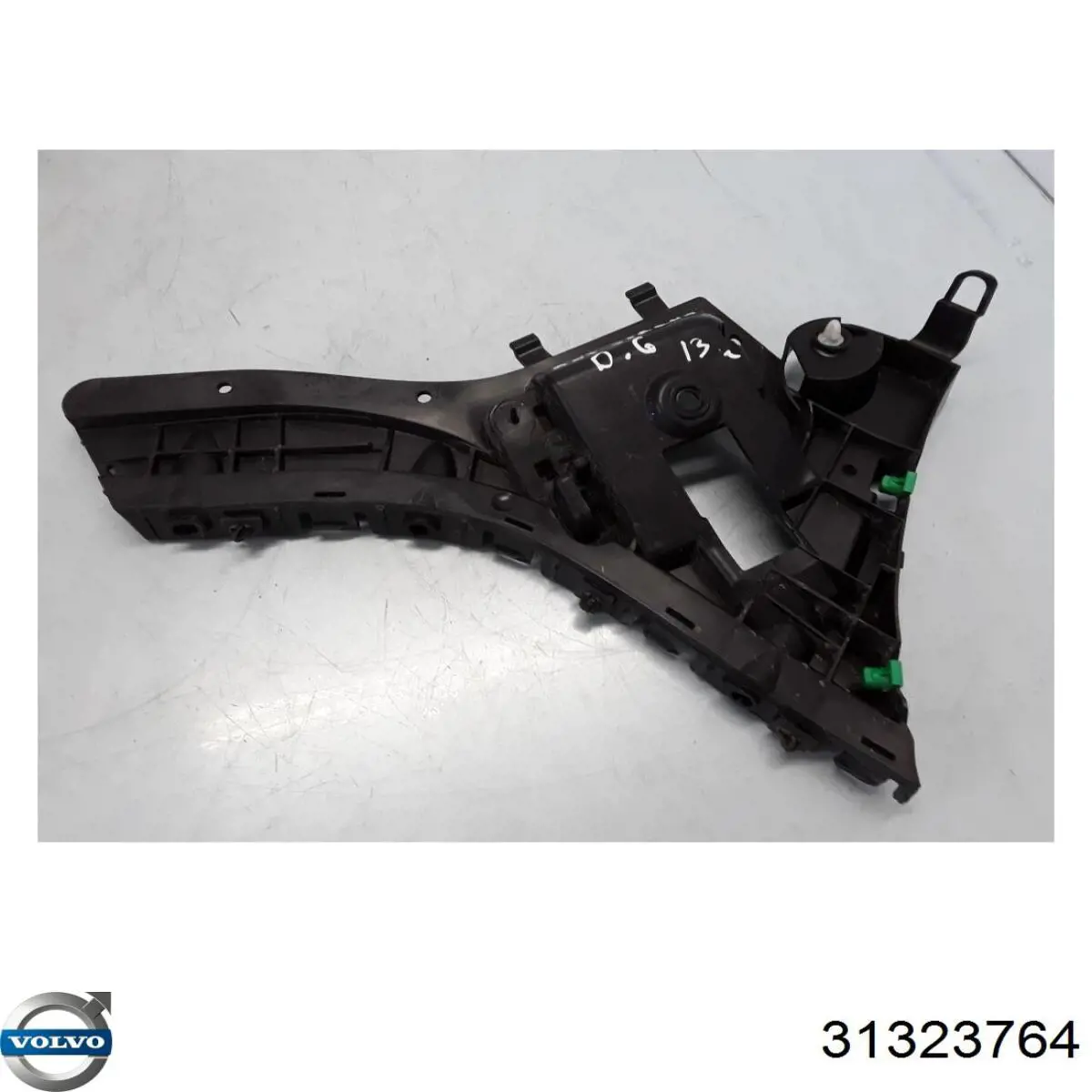 31323764 Volvo Кронштейн бампера заднего внешний правый