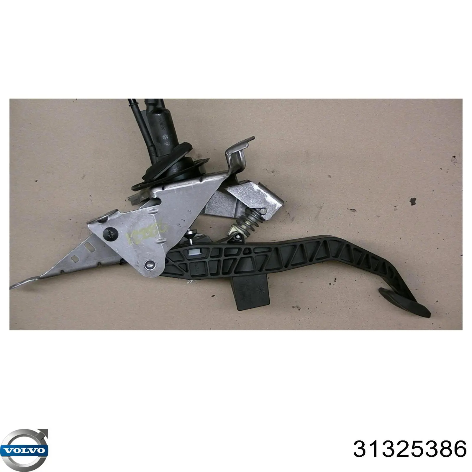 Главный цилиндр сцепления 31325386 Volvo
