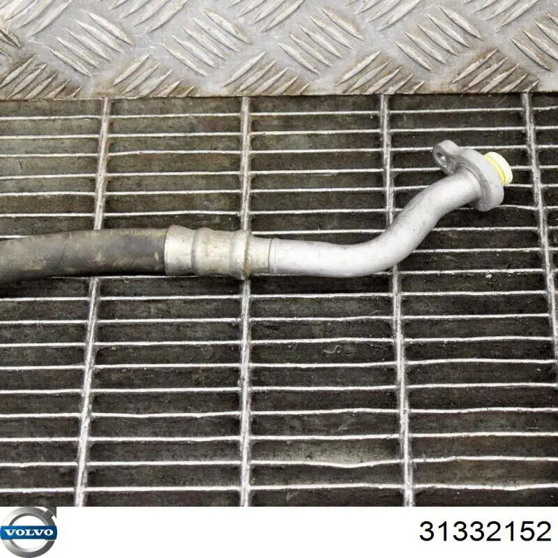 Купить 31332152 Volvo Шланг кондиционера, от испарителя к компрессору
