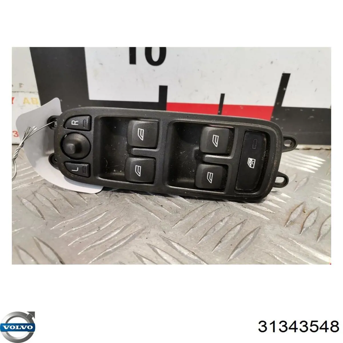 Кнопочный блок управления стеклоподъемником передний левый Volvo 31343548 цена, от 50.68 USD