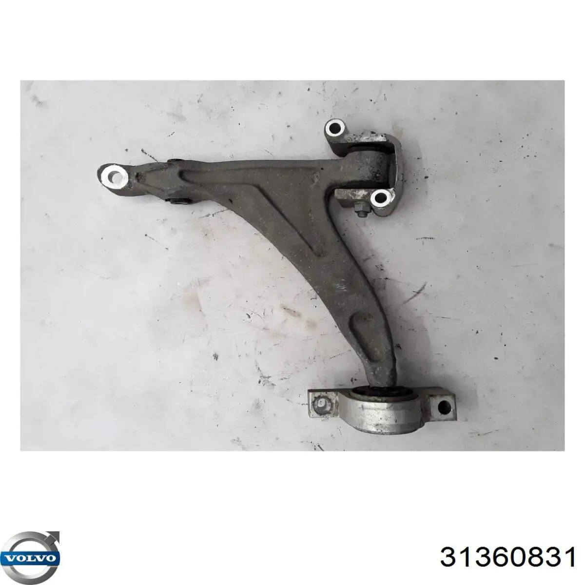 Левый рычаг передней нижней подвески Volvo 31360831 цена, от 256.08 USD