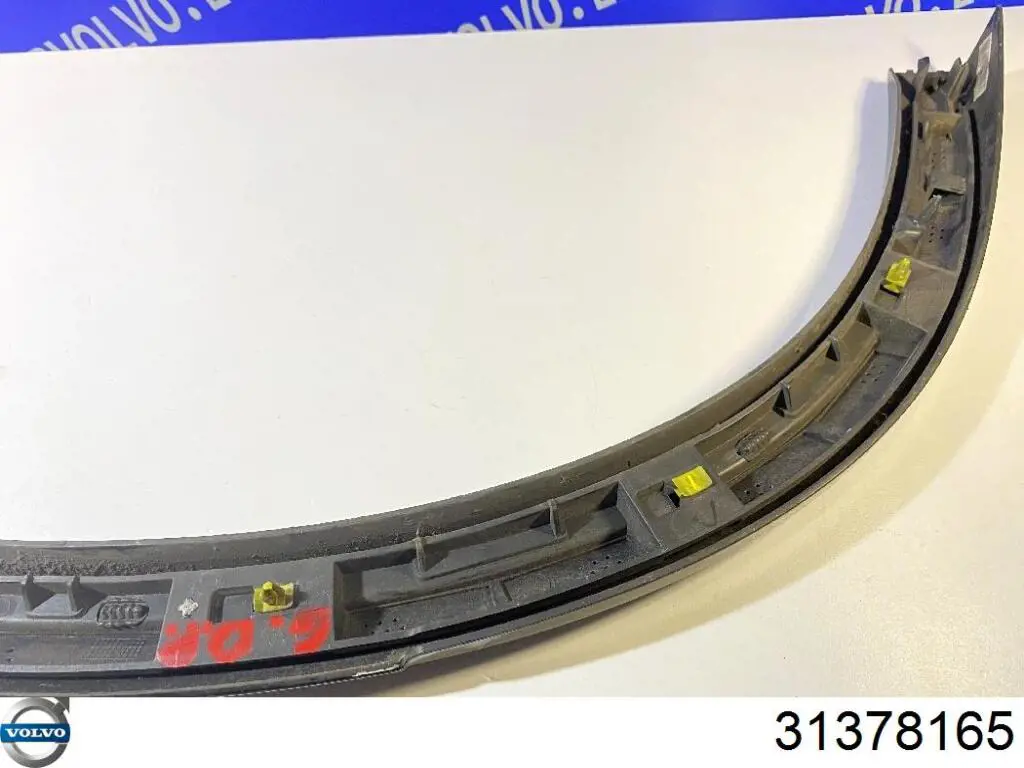 39790019 Volvo Расширитель заднего крыла, правый